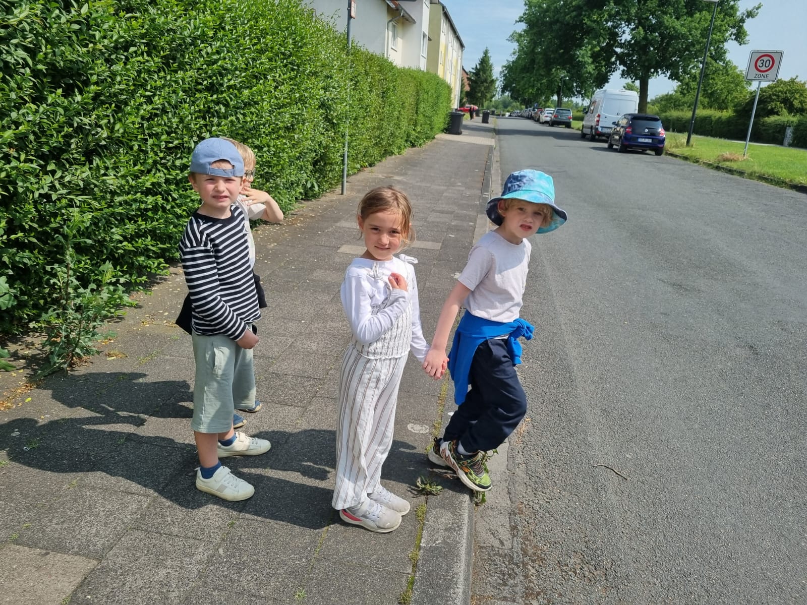 Schulstrolche üben Das Verhalten Im Straßenverkehr (3)