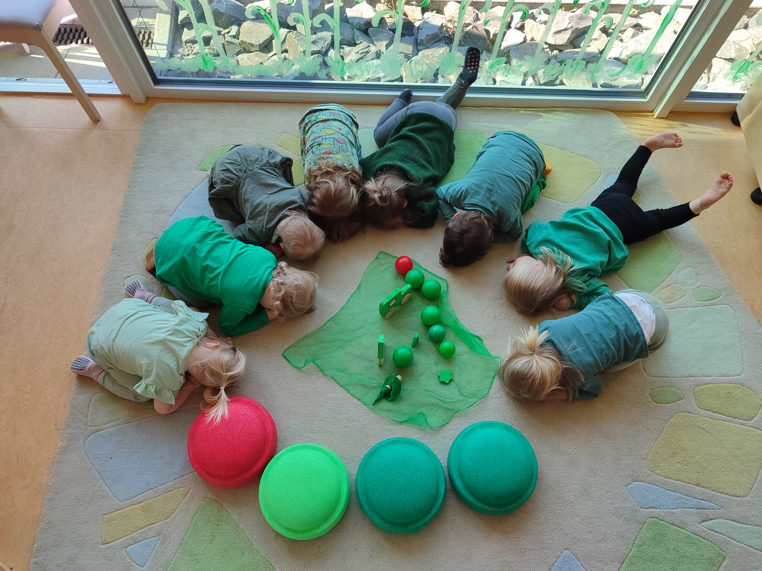 Die Kleine Raupe Besucht Die Sonnenstrolche (3)
